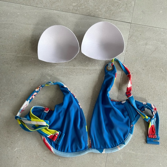 Roxy small D cup underwire bikini top she just shines - Picture 3 of 4